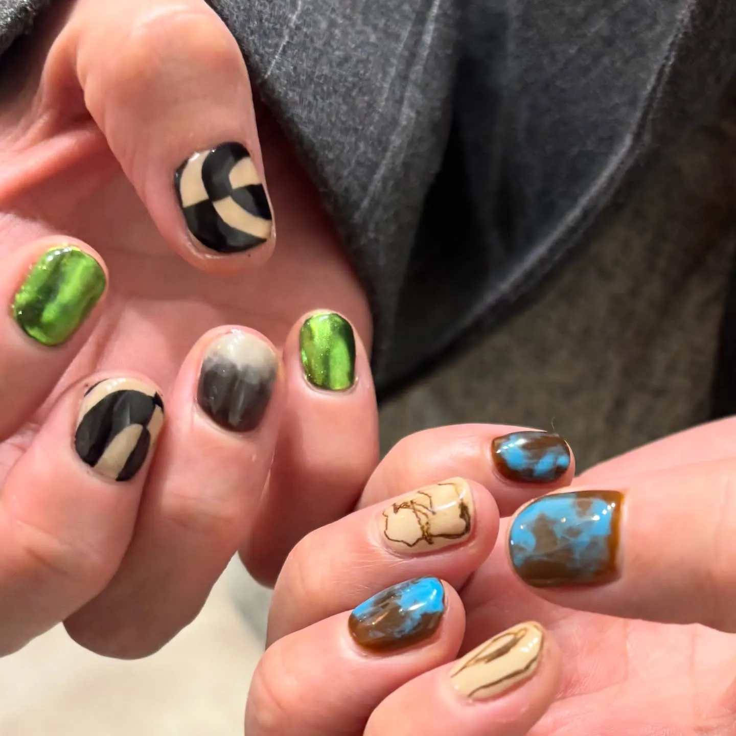 印象的なアートで、ちぐはぐ。